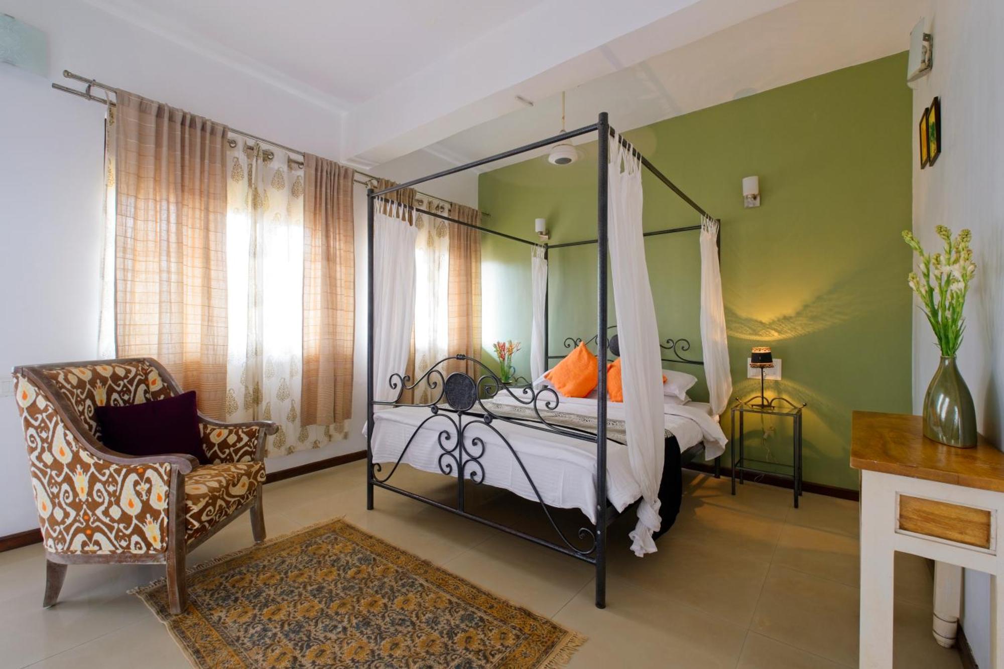 Skylark Hotel 2*
